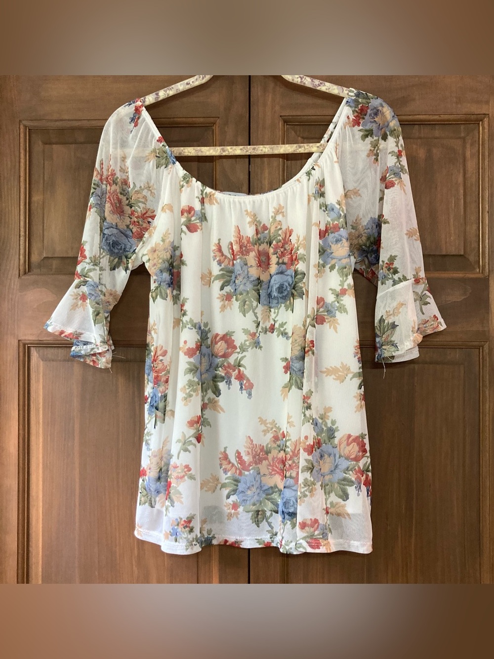 5/$15 Wilde Off-White & Floral Lined Mesh-like Top Medium
